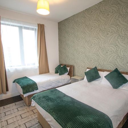 Ideal For Groups - 2 Bedroom Apartment - Free Parking, Transit Links, Close To Stadiums 曼彻斯特 外观 照片
