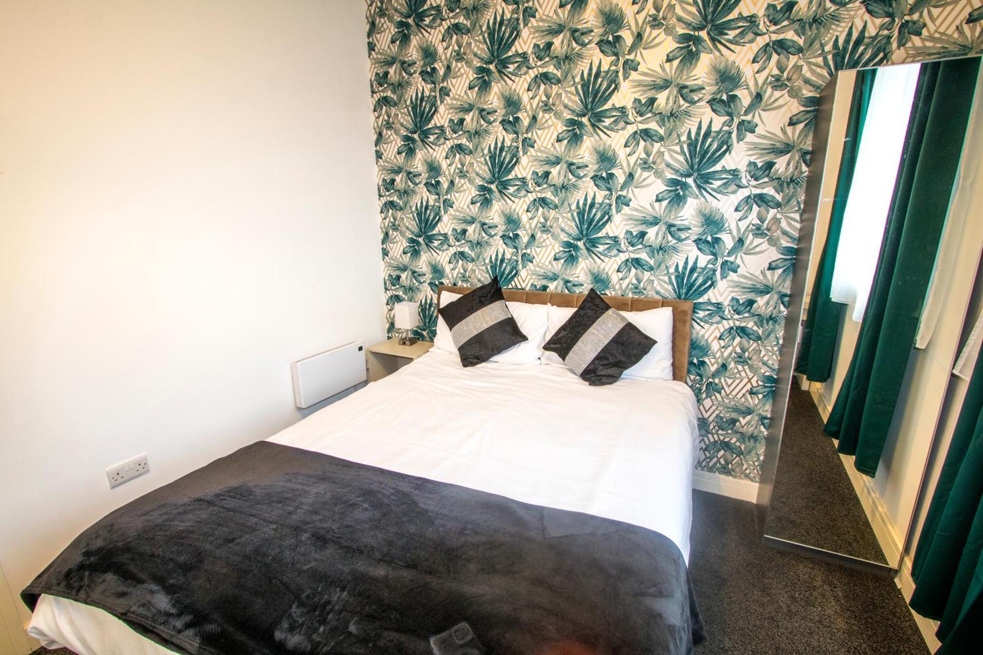 Ideal For Groups - 2 Bedroom Apartment - Free Parking, Transit Links, Close To Stadiums 曼彻斯特 外观 照片