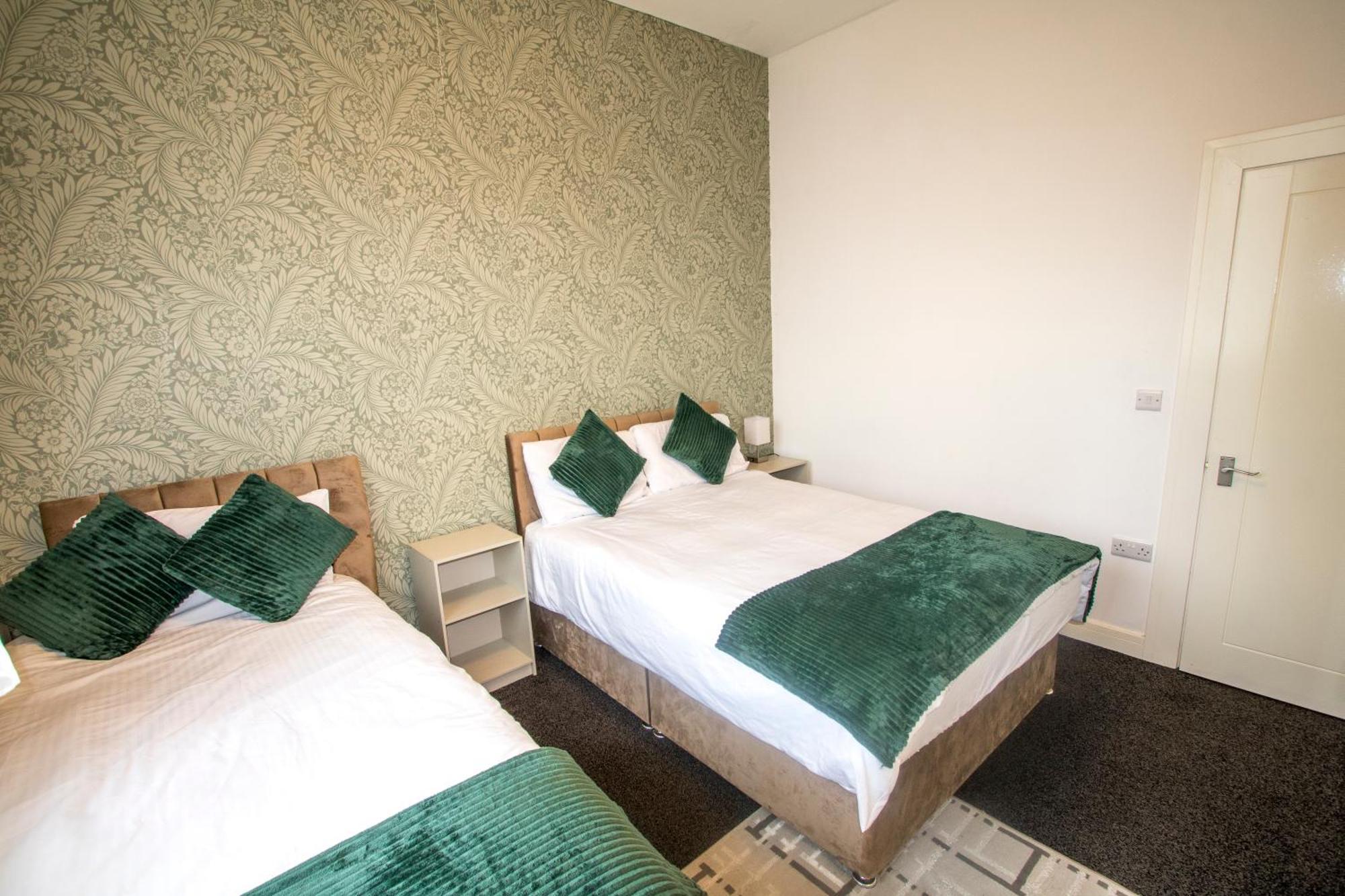Ideal For Groups - 2 Bedroom Apartment - Free Parking, Transit Links, Close To Stadiums 曼彻斯特 外观 照片