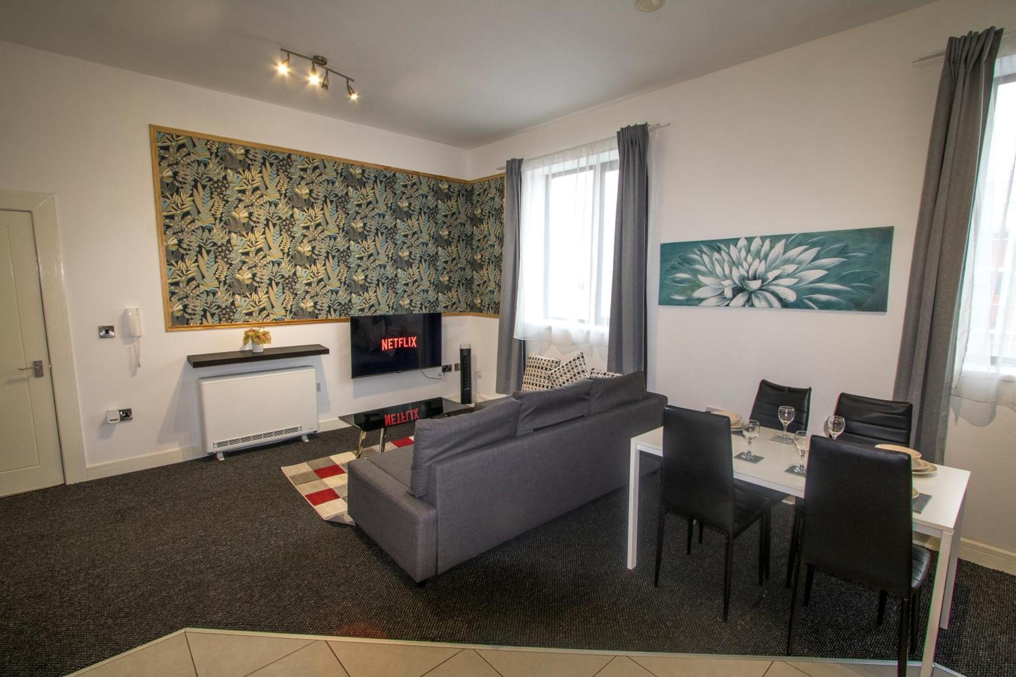 Ideal For Groups - 2 Bedroom Apartment - Free Parking, Transit Links, Close To Stadiums 曼彻斯特 外观 照片
