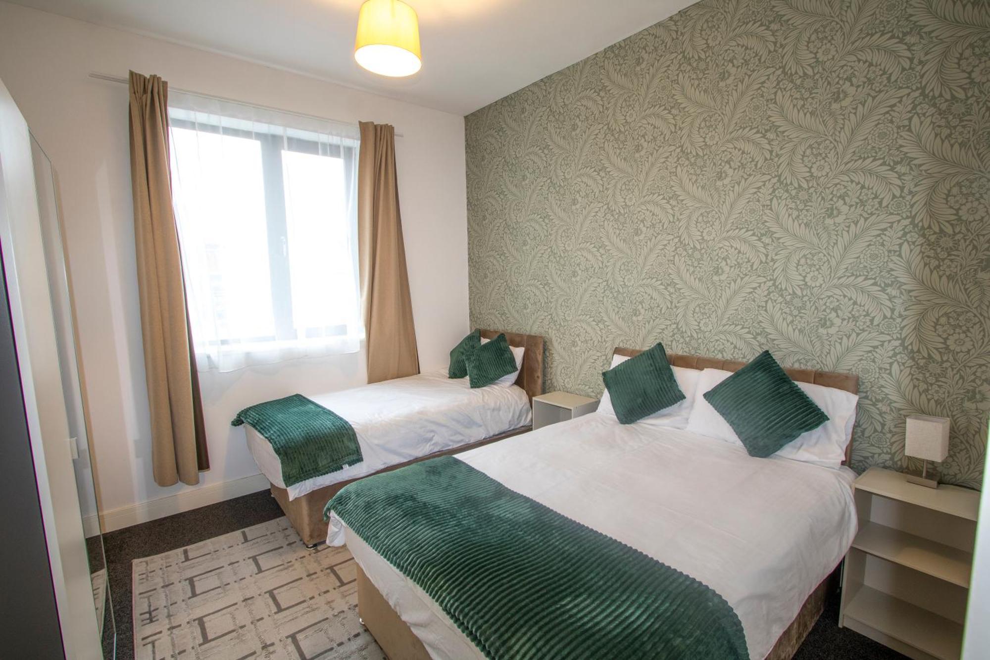 Ideal For Groups - 2 Bedroom Apartment - Free Parking, Transit Links, Close To Stadiums 曼彻斯特 外观 照片