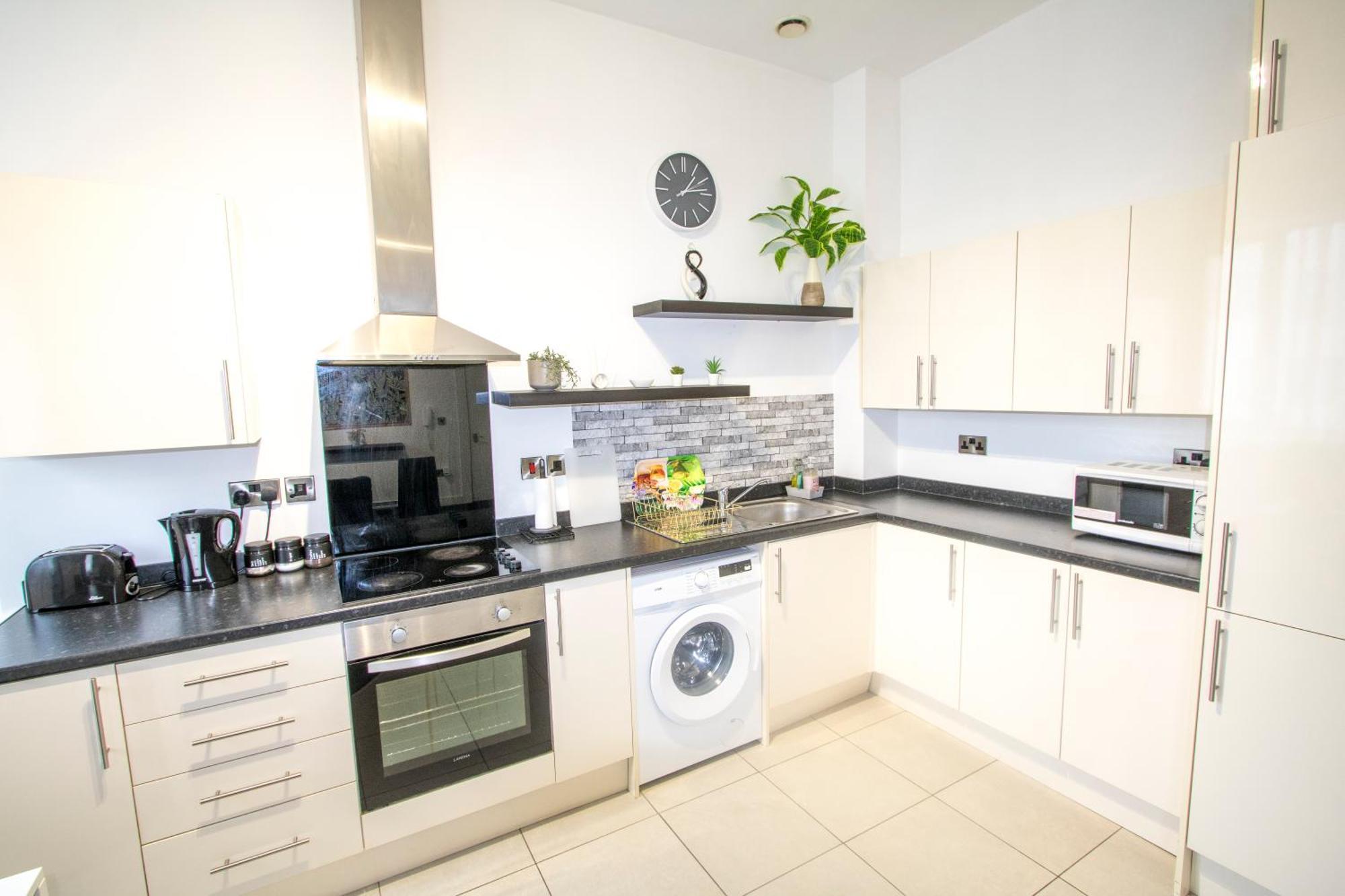 Ideal For Groups - 2 Bedroom Apartment - Free Parking, Transit Links, Close To Stadiums 曼彻斯特 外观 照片