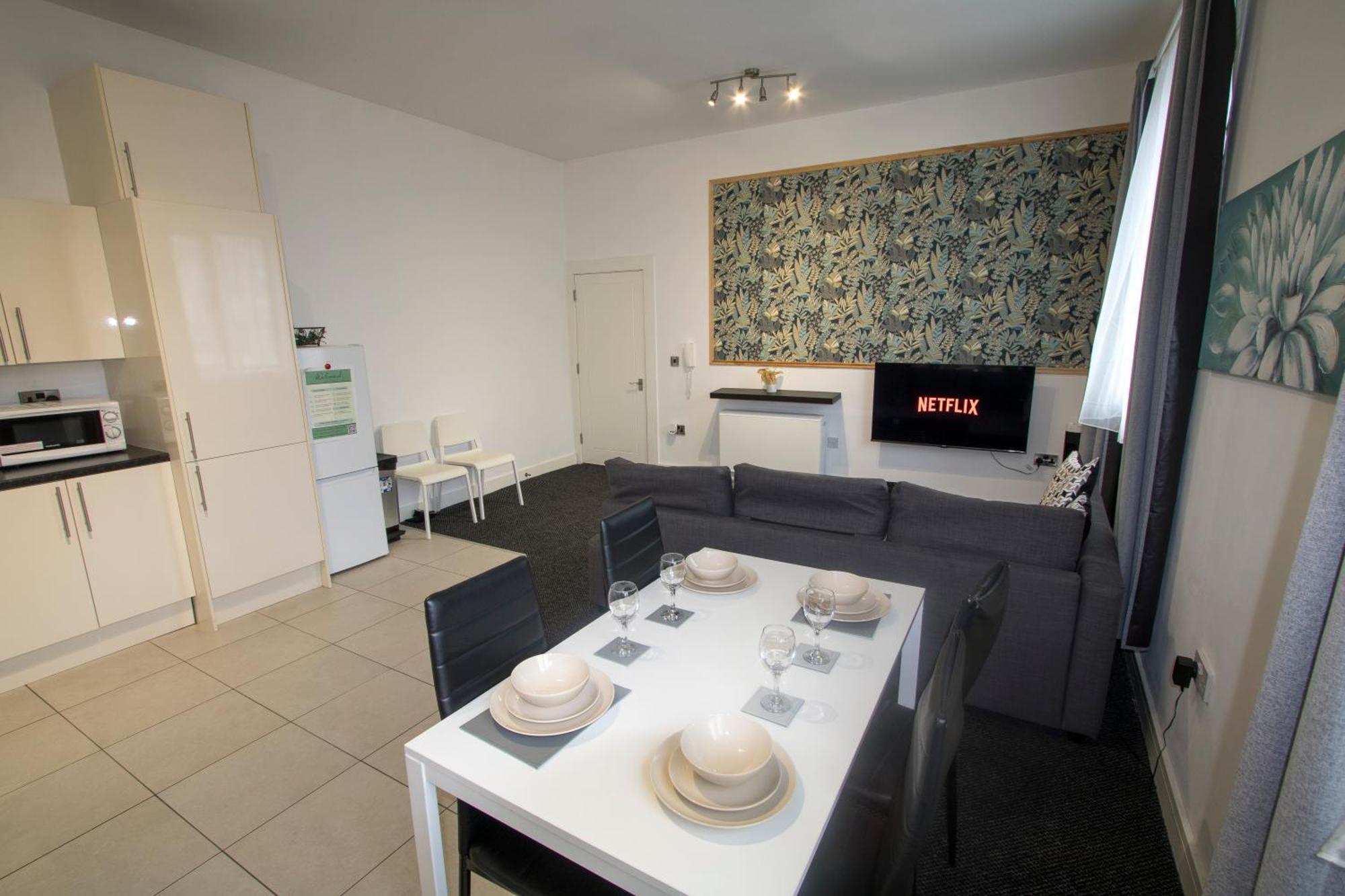 Ideal For Groups - 2 Bedroom Apartment - Free Parking, Transit Links, Close To Stadiums 曼彻斯特 外观 照片